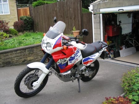 Honda XRV 750 - ride, bike, endurance, thrill