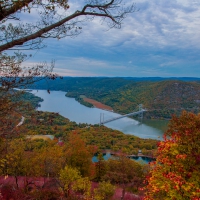 the bear mountain bridge over the hudson river
