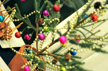 â€¢â€¢â€¢ Simple Christmas â€¢â€¢â€¢ - christmas tree, globes, beautiful, decorations, simple, colors, ornaments