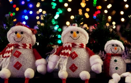 Happy snowmen - photography, snowmen, still life, christmas, santa, abstract, tree, ornaments, lights, happy