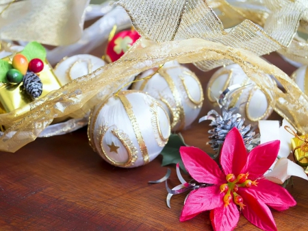 Christmas tree ornaments - abstract, photography, Christmas flower, tree, white, red, ornaments, golden, Christmas