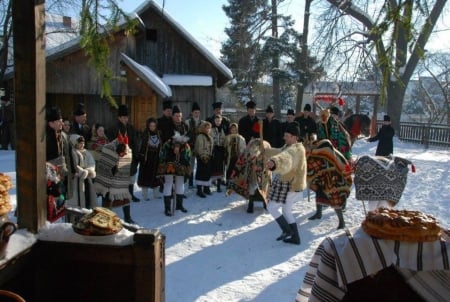 Traditii  Bucovina - traditiile, de multi, pastram, in romania