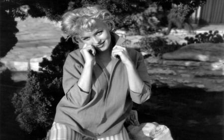 Norma Jean Mortenson_1926-1962 - women, gorgeous, people, actresses, beautiful, sexy, movies, glamour