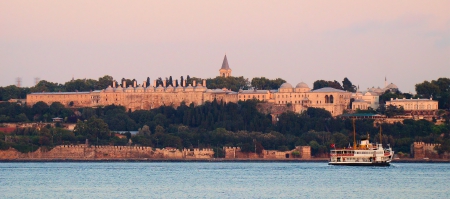 Topkapi Palace from the Bosphorus - Bosphorus, museum, Topkapi palace, Ottoman empire, Ottoman sultans, Turkey