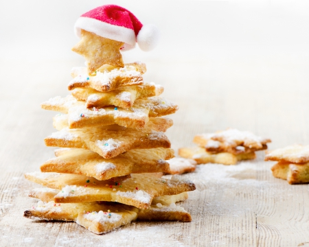 Christmas Tree Biscuit - christmas tree, stars, hat, red, delicious, sweet, cookies