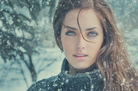 * - SNOW, MODEL, GREEN EYES, BEAUTY, WOMAN