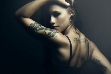 * - WOMAN, GIRL, TATTOO, BRUNETTE