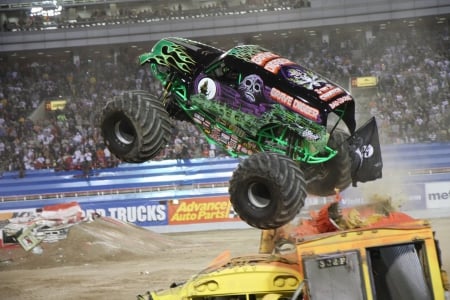 Grave Digger - demolition, cars, trucks, grave digger, monster trucks