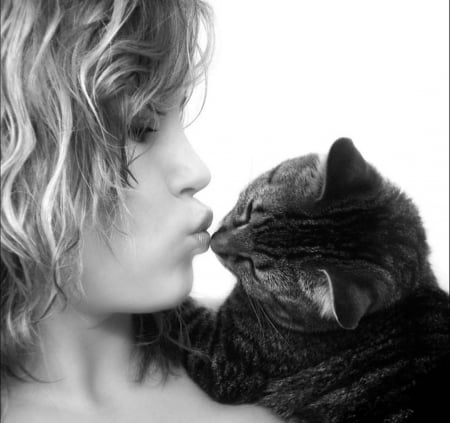 lovely - girls, black, white, kisses, photography, cats, kitty