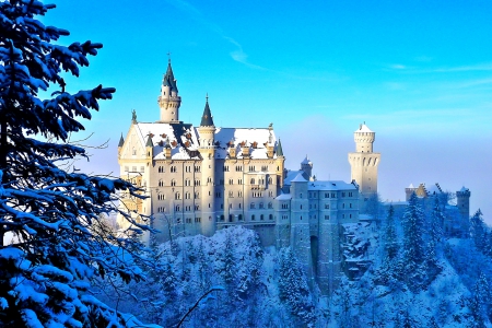 NEUSCHWANSTEIN CASTLE in WINTER - disney castle, bavaria, winter, neuschwanstein, germany