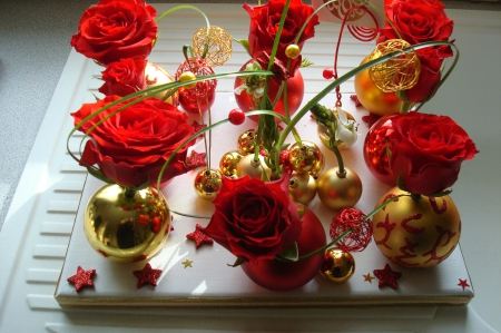 ••• Roses For Christmas ••• - roses, globes, stars, christmas, new year, red, arrangement, golden, centerpiece