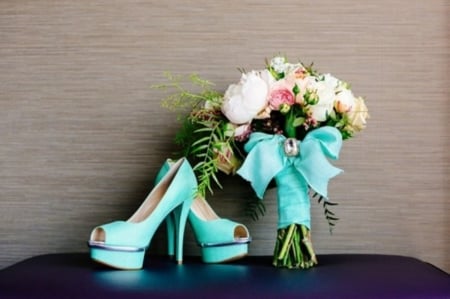 Color Fashion - accessories, fashion, bouquet, heels, for girls, ribbon, color, flowers, shoes