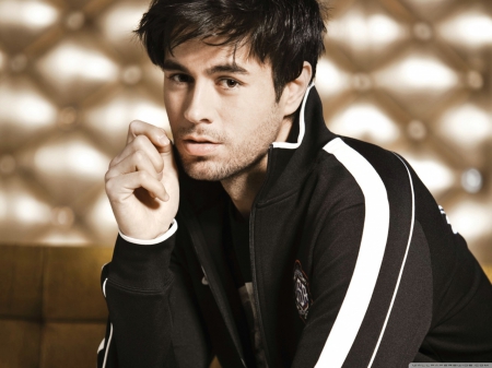 Enrique Iglesias - iglesias, music, enrique iglesias, enrique, singers, singer, cute, musicians