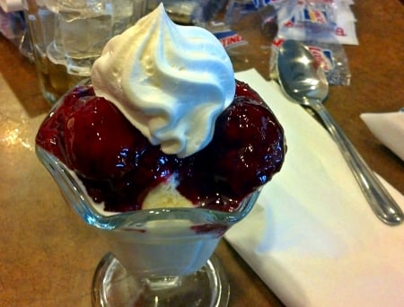 Berry Mix Sundae - strawberry sundae, sundae, berry sundae, Berry Mix Sundae, blueberry sundae, dessert