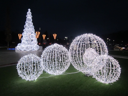 â—â—â— Christmas in the City â—â—â— - christmas time, christmas tree, decorations, beautiful, city, lights