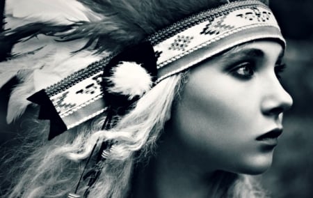 Juno Temple - native, Juno Temple, girl, feather, beauty, black, white, woman, model, face