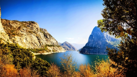 Yosemite National park - trees, beautiful, landscape, National park, crystal, mountain, shore, view, Yosemite, cliffs, lake, sky, rocks