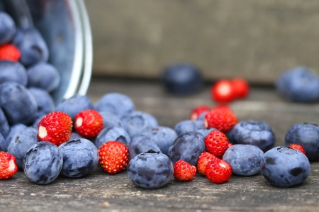 Blueberries and Strawberries - strawberry, blueberries and strawberries, berry, blueberries, berries, fruit, strawberries, blue, food, blueberriy