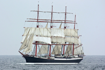 Sedov - moon, ship, boat, Sedov, sea, night, ocean, tall ships, tall ship, boats, ships, aggression