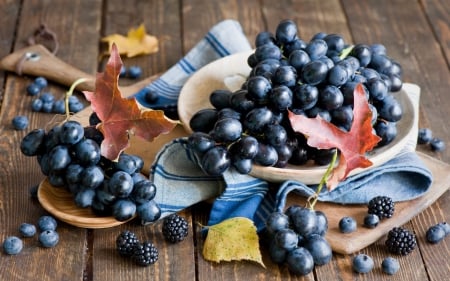 Grapes blackberries and blueberries - autumn, berry, leave, berries, blueberries, blueberry, tables, blackberries, table, leaves, grape, grapes, blackberry