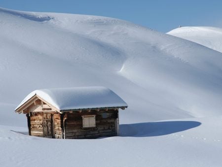 Serene solitary home - solitary home in snow, home amidst snow