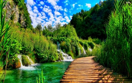 PARK WALKWAY - waterfalls, turquoise lakes, National Park, World Heritage, Plitvice Lakes