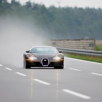 bugatti-veyron-in-rain