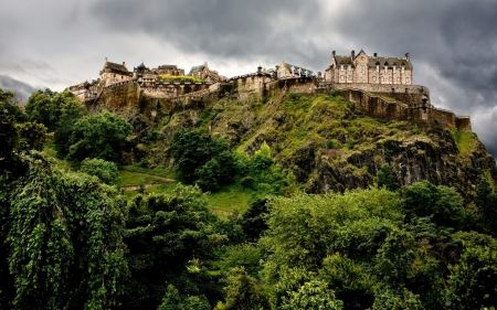 Edinburgh Castle - england, wallpaper, mountains, castles, edinburgh, clouds, castle, architecture, photo, new