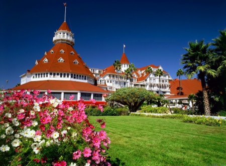 Hotel Del Coronado - pretty, relax, summer, grass, flowers, countryside, fresh, exotic, hotel, place, sky, greenery, palms, beautiful, vacation, travel, lovely, rest, colorful, California