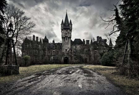 Miranda Castle - dark, castle, miranda castle, dark castle, old, castles