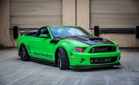 Ford-Mustang-Convertible - green, black wheels, conv, mustang