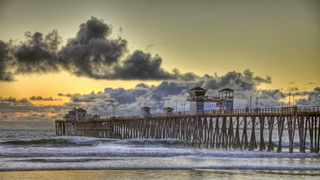 ruby's dinner on the pier in seal beach cal. hdr - clouds, dinner, beach, hdr, waves, sea, pier