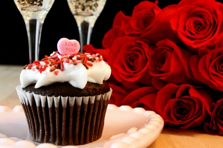 â™¥Love Youâ™¥ - cupcake, glasses, roses, champagne, heart, valentine, still life, candy, valentines, valentines day