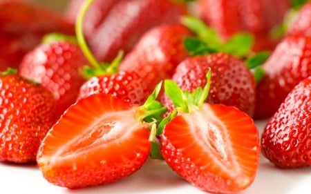 Delicious Strawberry - strawberry, berry, delicious, leaf, berries, delicious strawberry, fruit, strawberries, red