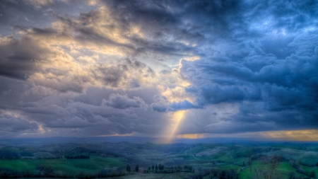 heavenly sunbeams on a green valley hdr - clouds, sunbeams, green, hdr, valley, farms