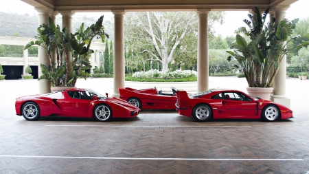 three gorgeous red ferraris - cars, columns, red, driveway