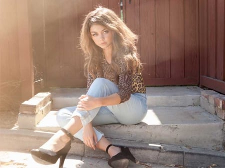 Sarah Hyland - hyland, actress, jeans, sarah, heels, model, sarah hyland