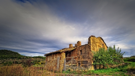 abandoned stone cabin on spanish farm - clouds, countryside, stone, cabin, abandoned