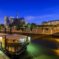 house boats on the seine river in paris