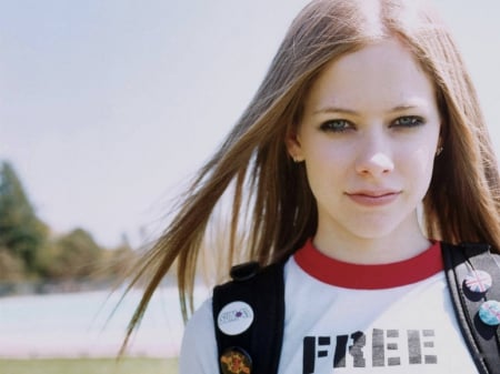 avril - pretty, tshirt, smile, model