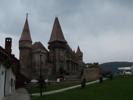 Hunyad Castle, Romania - romania, travel, hunyad castle, castle, old, castles