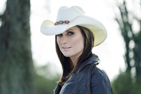 Cowgirl~Terri Clark - terri clark, musician, cowgirl, tree, singer