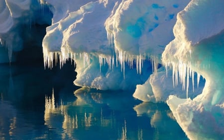 Iceberg - ice, white, winter, water, blue, iarna, iceberg, icicles