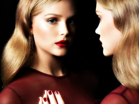 Esti Ginzburg - girl, blonde, actress, Esti Ginzburg, mirror, red, woman, model, balck