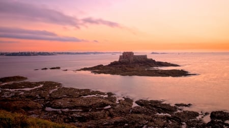 Saint-Malo Twilight Scenery - HDR - raymond, sunset, saint, france, castle, malo, exposure, architecture, hdr, brittany, ocean, saint-malo, nicolas, twilight, scenery, sea, long