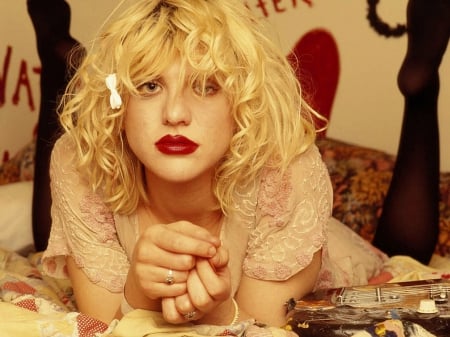 Courtney Love - loud, rock, grunge, screams