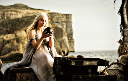 Emilia Clarke as Daenerys Targaryen - queen, tv series, girl, Game of Thrones, Emilia Clarke, Daenerys Targaryen, actress, fantasy, dragon, chest, woman, princess, egg