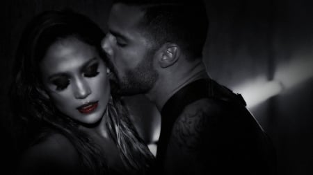 Jennifer Lopez and Ricky Martin - kissing, jennifer lopez, ricky martin, spanish, couple, romantic, latin, romance