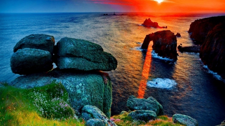 Scenic Sea Sunset - horizon, scenic, sun, water, sunset, sea, rocks