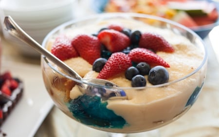 Dessert - Berries, desserts, Macro, Strawberries, Blueberries, Fruits, Blueberry, Dessert, Spoons, Spoon, Fruit, Strawberry, Berry